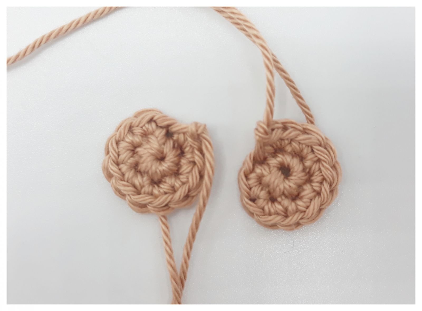 Blog-Inhaltsbild für 'Festliches Otterpärchen, kostenlose Häkelanleitung'